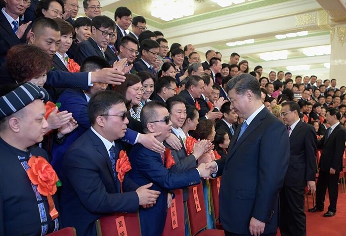 习近平会见第六次全国自强模范暨助残先进表彰大会代表