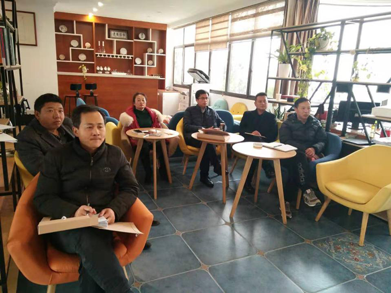 2019年12月26日我所全体律师在刘庭波律师的带领下学习如何办理法律援助案子！