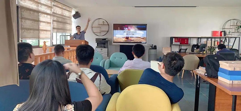 云南海泰廌合律师事务所召开第九期律师行业突出问题专项治理学习会议