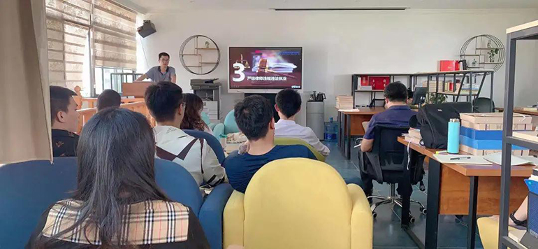 云南海泰廌合律师事务所召开第九期律师行业突出问题专项治理学习会议